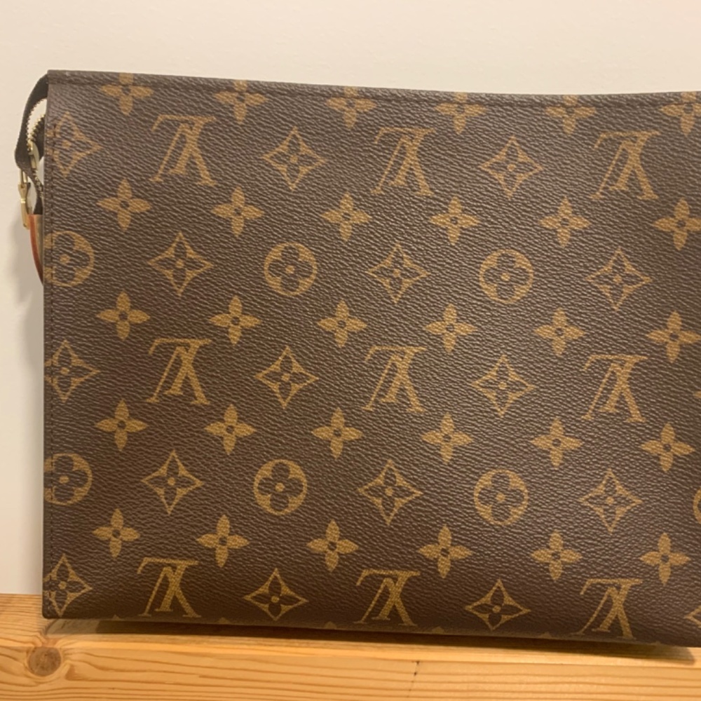 Louis Vuitton Toiletry Pouch 26 - Picture 4 of 8